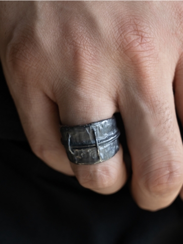 M.WONG Nestling Collection Black Silver Ring