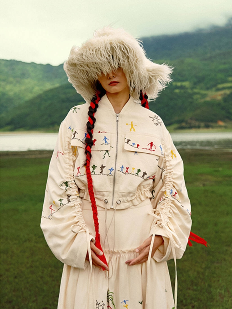 Beige Cangyuan Cliff Painting Embroidered Drawstring Jacket