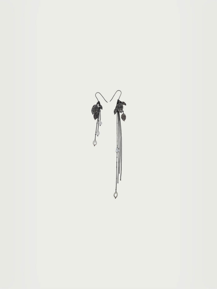 Aged Flowing Leaf Light Spot Earrings