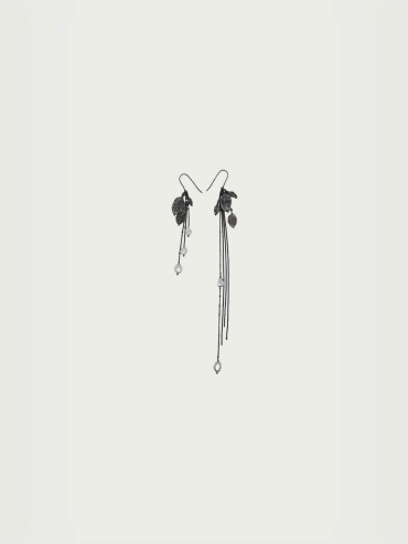 Aged Flowing Leaf Light Spot Earrings