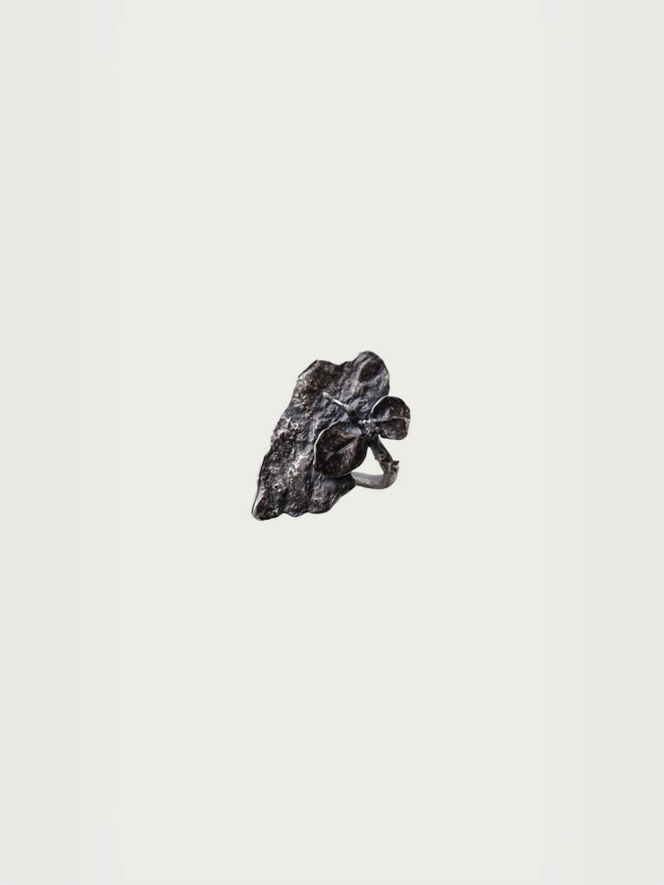 Aged Rock Leaf Ring