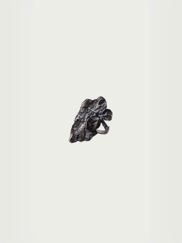 Aged Rock Leaf Ring