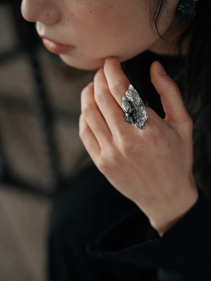 Aged Rock Leaf Ring