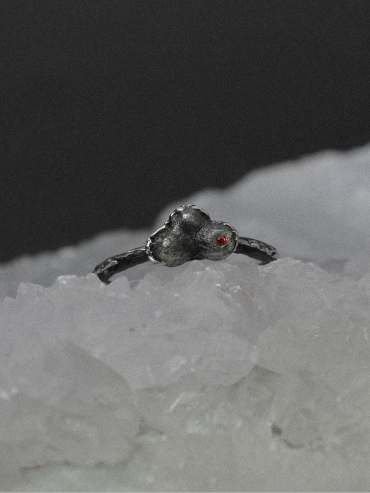Black Vermilion Mole Ring