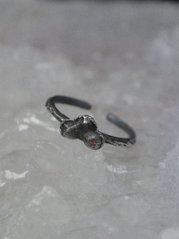 Black Vermilion Mole Ring
