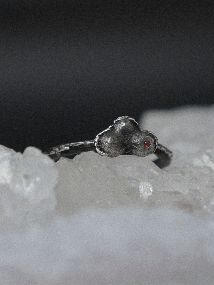 Black Vermilion Mole Ring