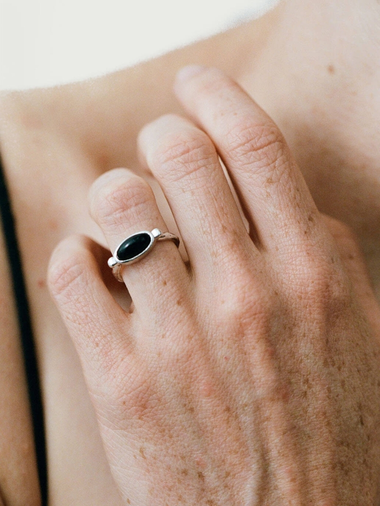 Black Onyx 70s Slim Ring