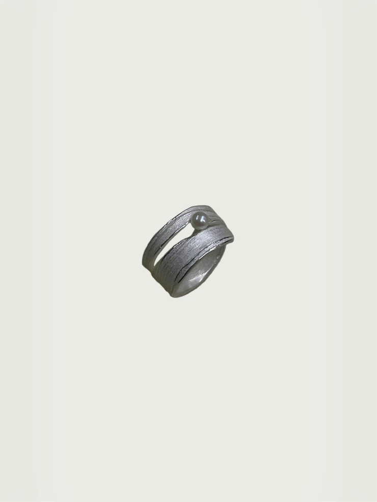 Silver Hollow Wood Grain Pearl Ring