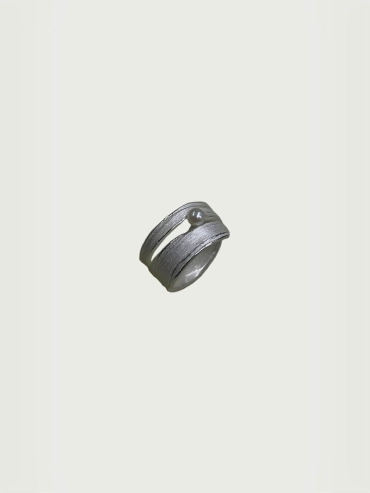 Silver Hollow Wood Grain Pearl Ring