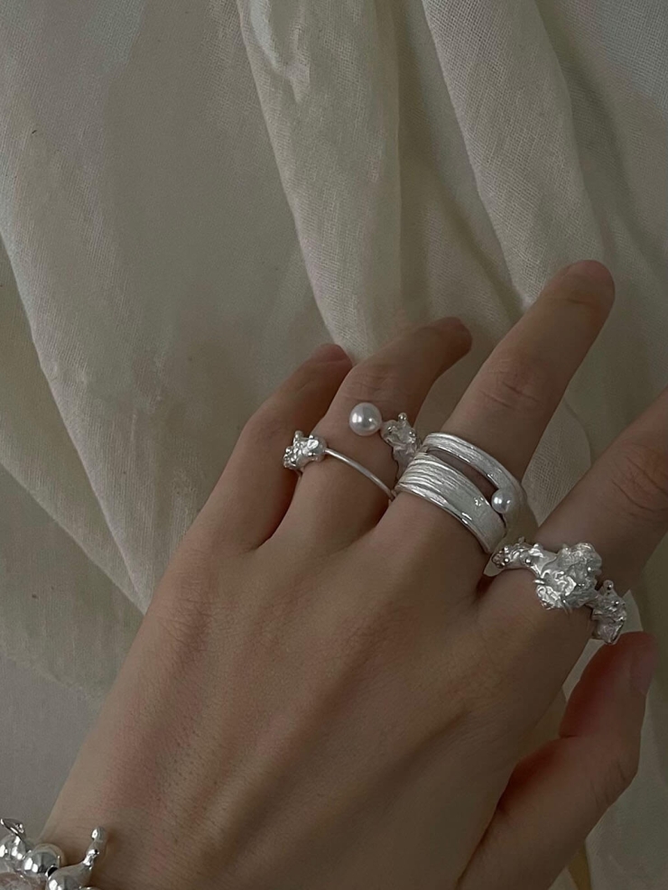 Silver Hollow Wood Grain Pearl Ring