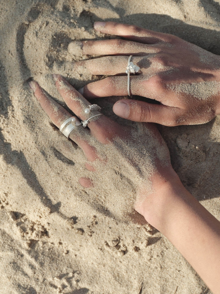 Silver Hollow Wood Grain Pearl Ring