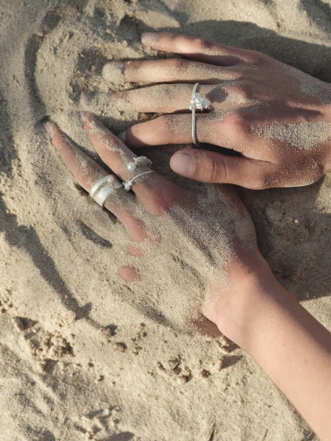 Silver Hollow Wood Grain Pearl Ring