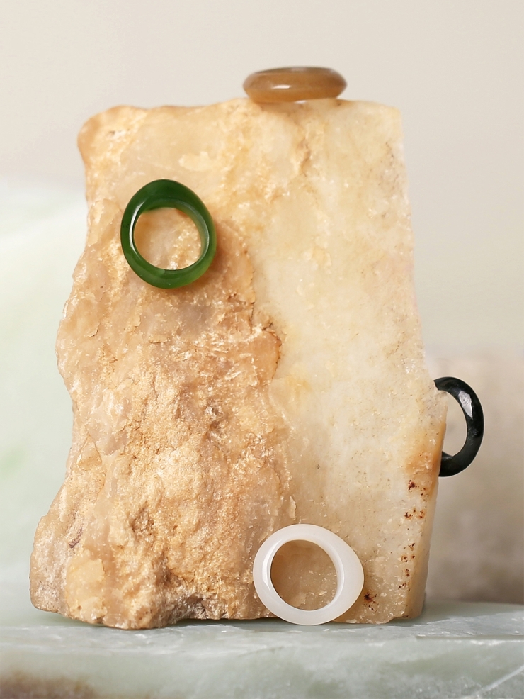 Brown nephrite jade ring