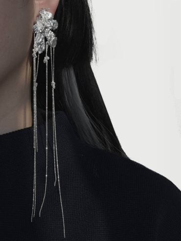 Silver flower earring with chain - single