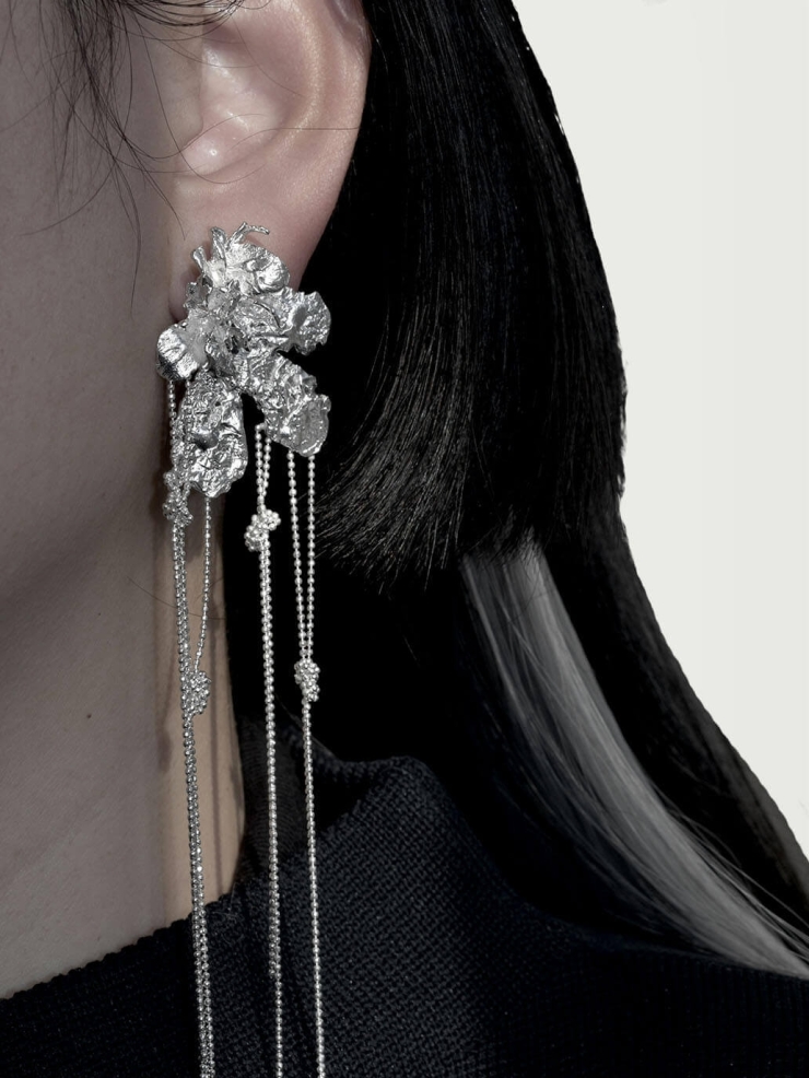 Silver flower earring with chain - single