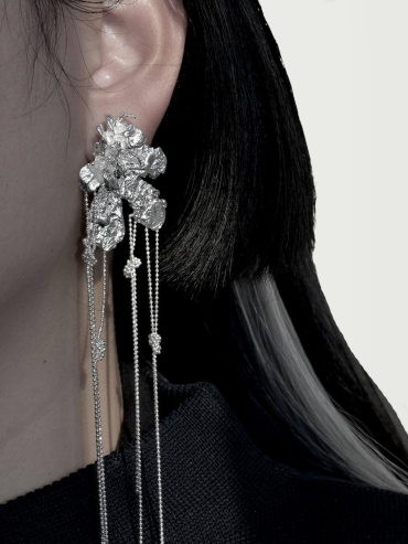 Silver flower earring with chain - single