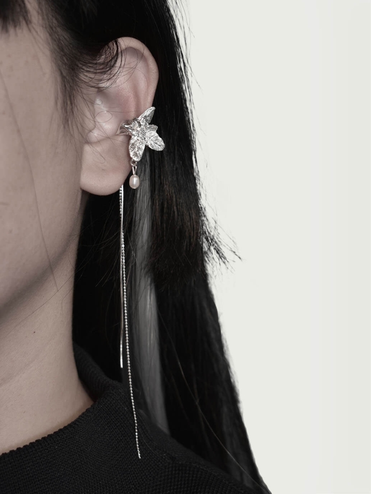 Silver wildflower ear clip with chain - single