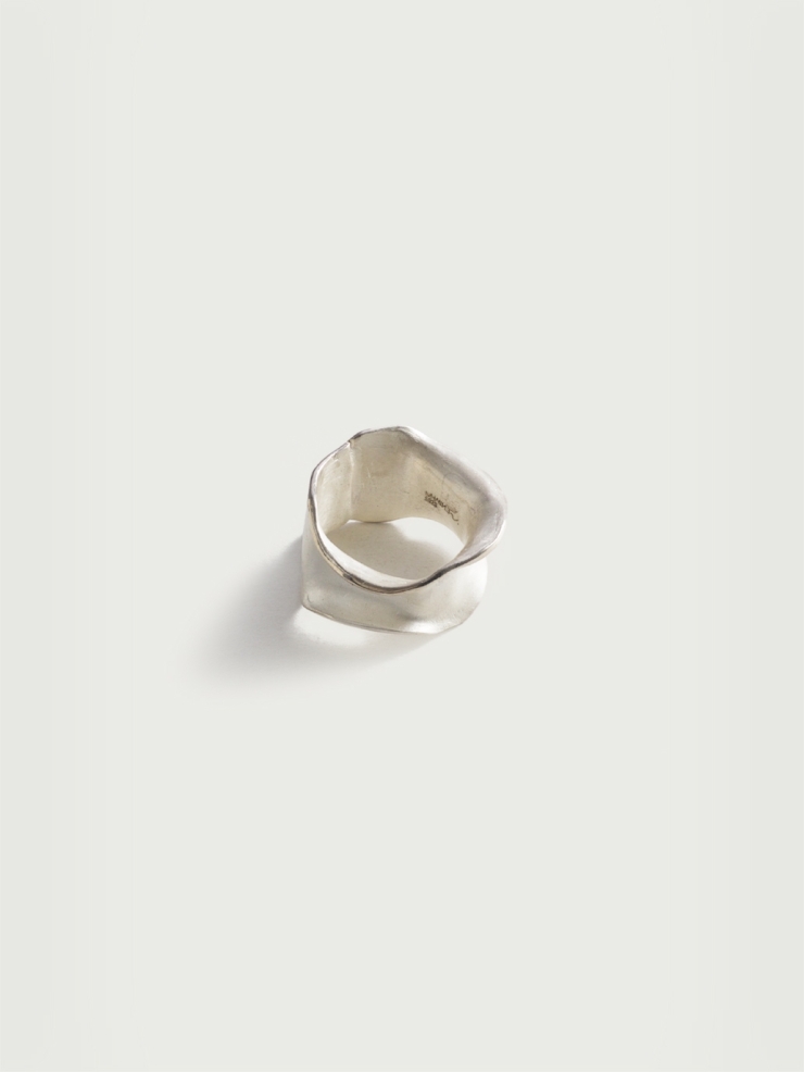 Wide leaf ring
