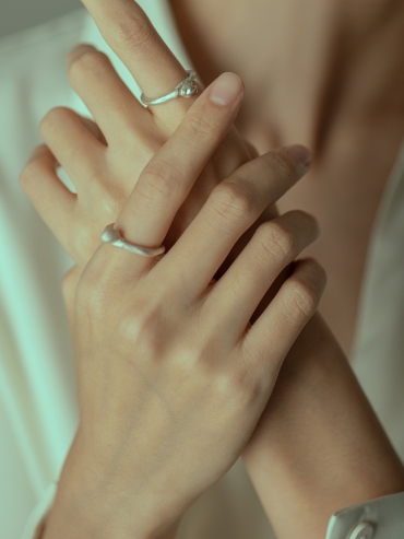 Mini matte silver stone ring