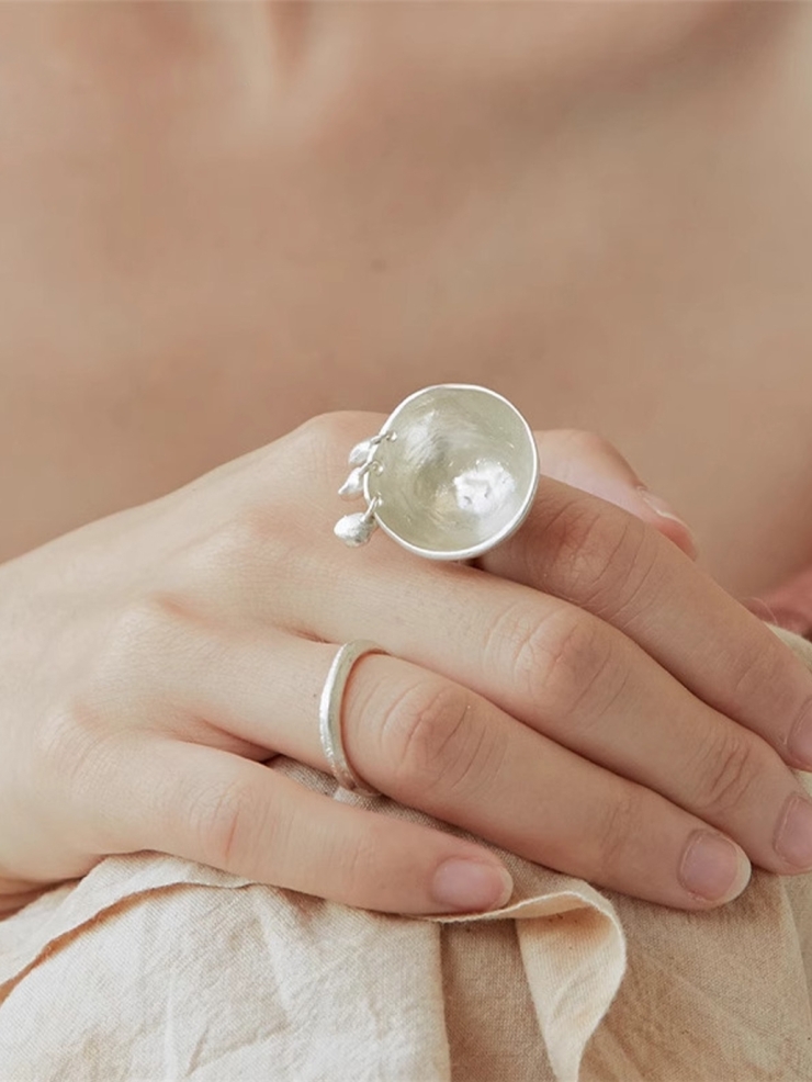 Shell large ring with hangings