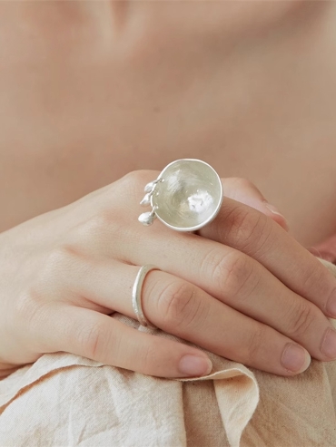Shell large ring with hangings