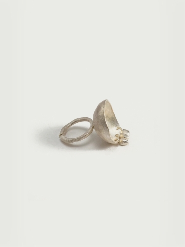 Shell large ring with hangings
