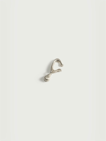Silver hook-shaped bead ear clip - single