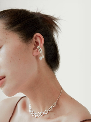 Silver hook-shaped bead ear clip - single