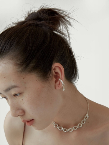 Silver hook-shaped bead ear clip - single
