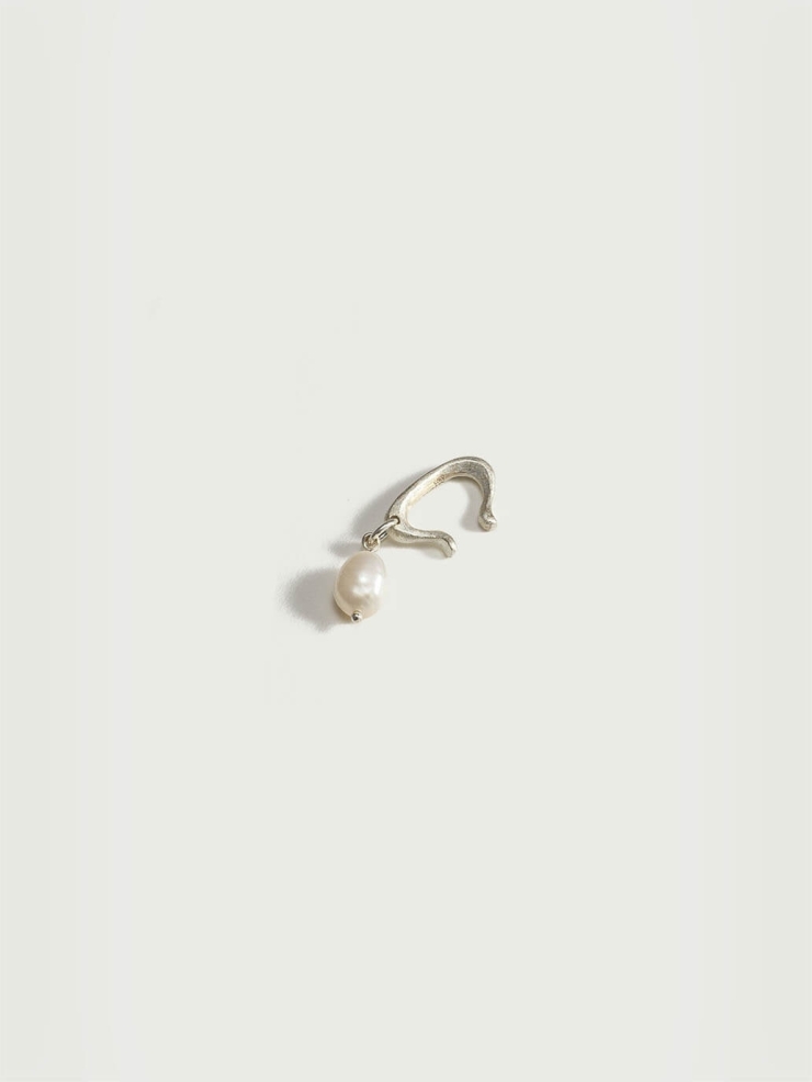 White hook-shaped bead ear clip - single