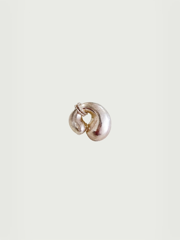 C puff pinky ring