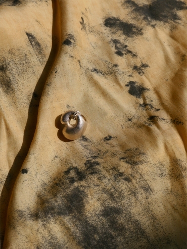 C puff pinky ring