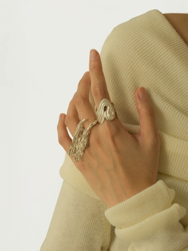 Silver glistening light ring