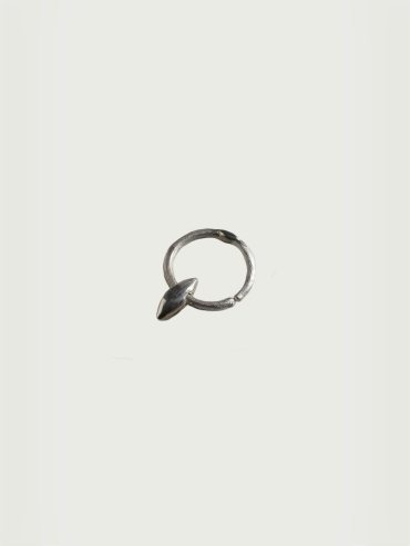Silver water trace eye- shaped ring