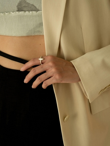 Silver water trace eye- shaped ring