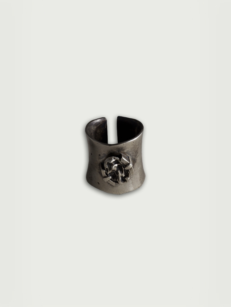 Silver lean stone wide ring