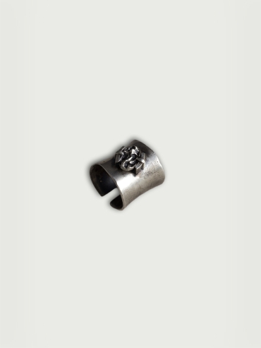 Silver lean stone wide ring
