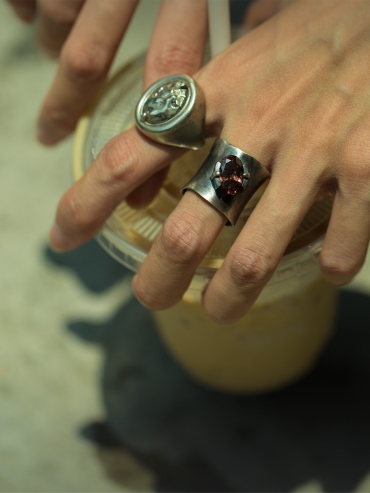 Brown zircon lean stone wide ring