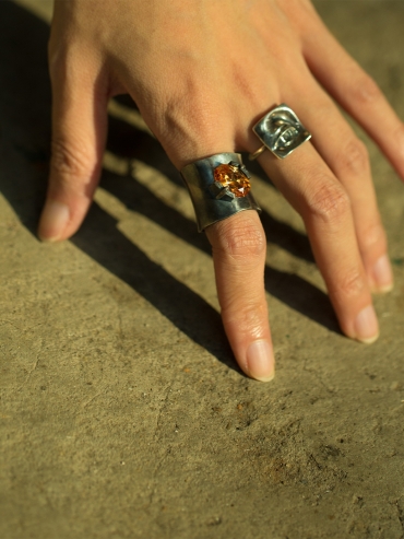 Brown zircon lean stone wide ring