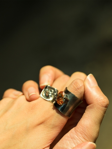 Brown zircon lean stone wide ring