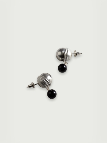 Light earrings with black agate hanyings