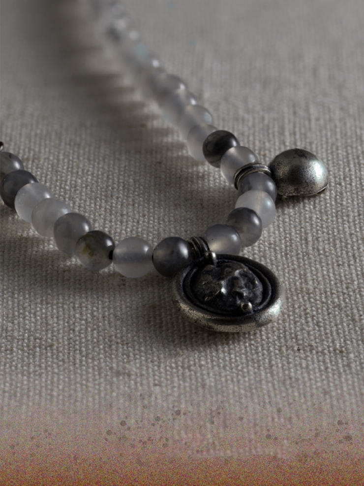 Agate necklace with silver pendant