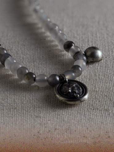Agate necklace with silver pendant