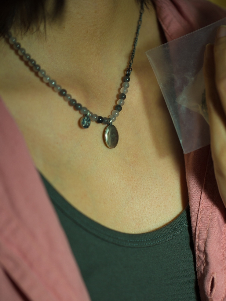 Agate necklace with silver pendant