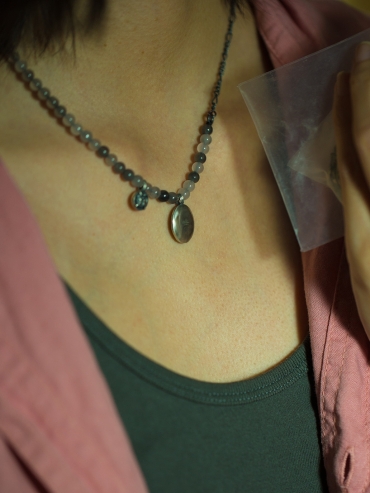 Agate necklace with silver pendant