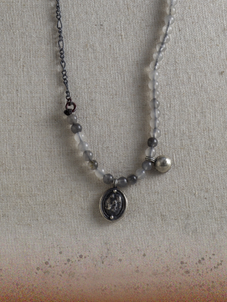 Agate necklace with silver pendant