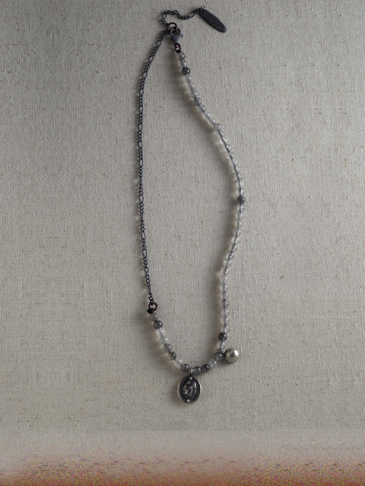 Agate necklace with silver pendant