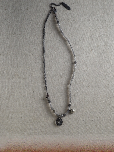 Agate necklace with silver pendant