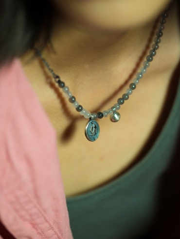 Agate necklace with silver pendant