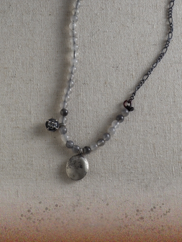 Agate necklace with silver pendant